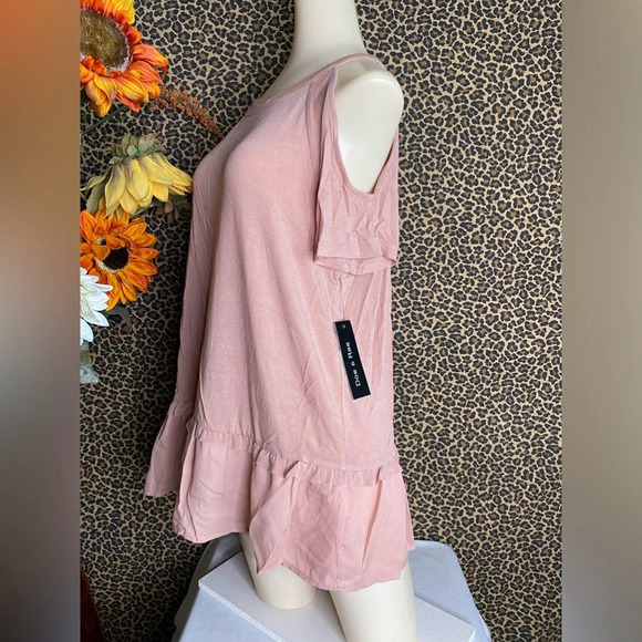 🌴3/$30🌴DOE & RAE Mauve Rayon Cold Shoulder Ruffle Flare Top NWT - Picture 4 of 8